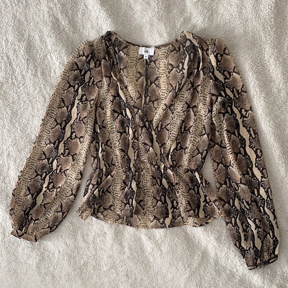 LPA | Pinched Snakeskin Shoulder Top - Picture 5 of 8